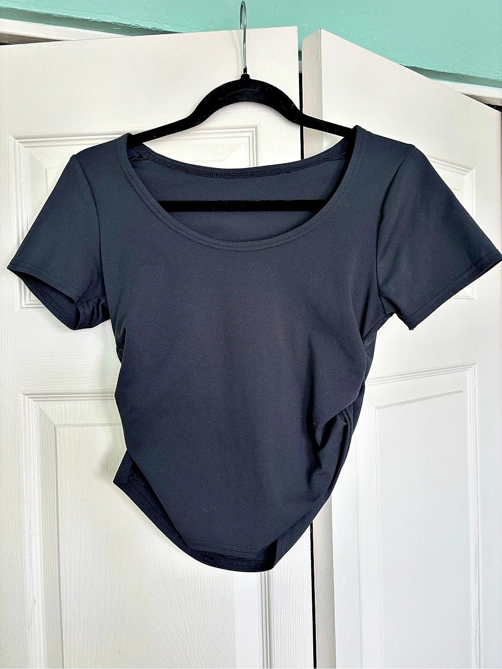 Wear & Roam Ruched Short Sleeve Top in Black Size Medium NWT